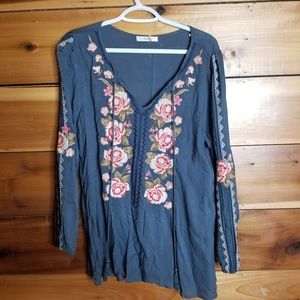 🌸Floral Navy Top Size Medium🌸